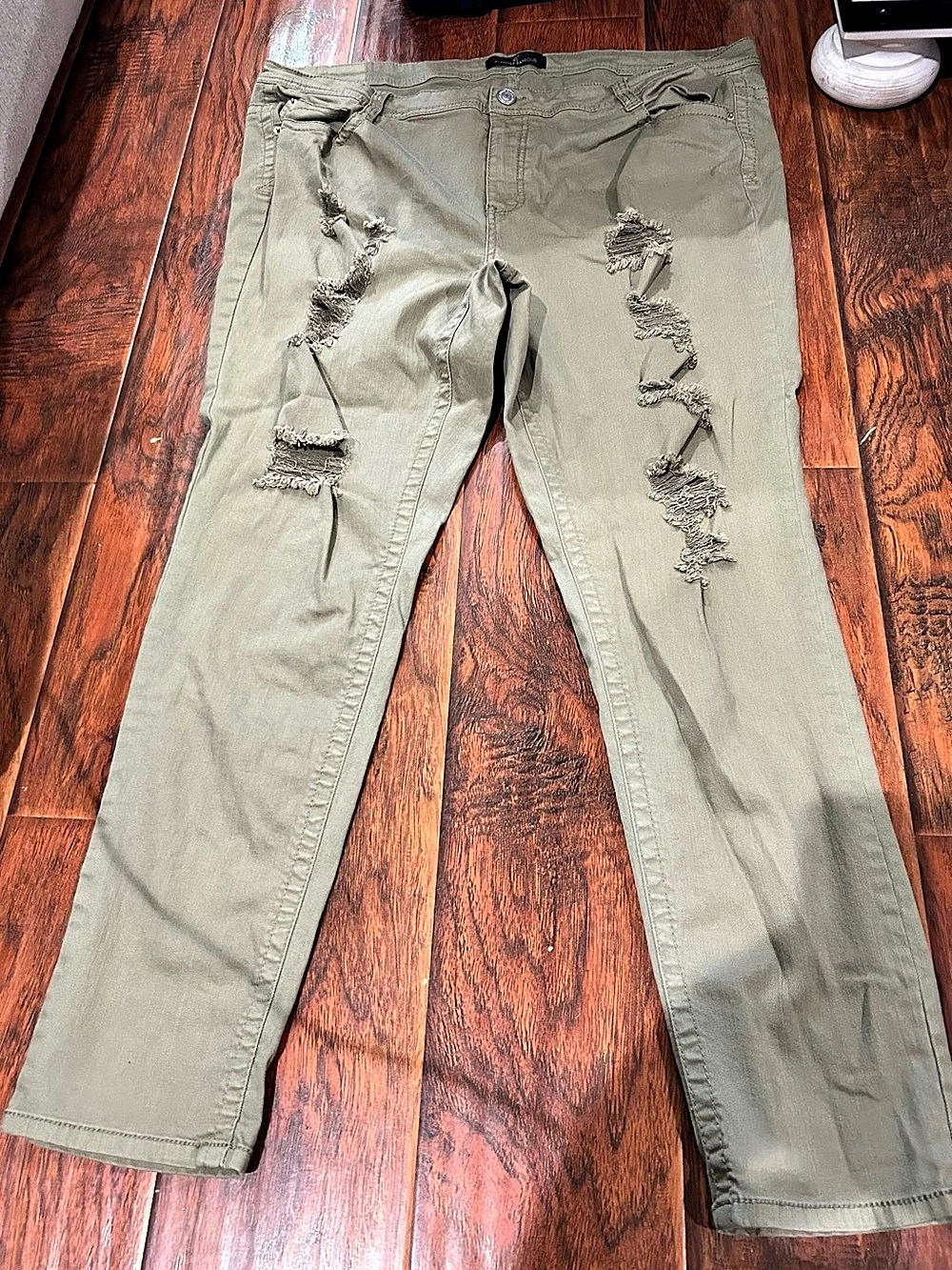 Almost Famous Distressed Straight Leg Jeans in Green Waist 22